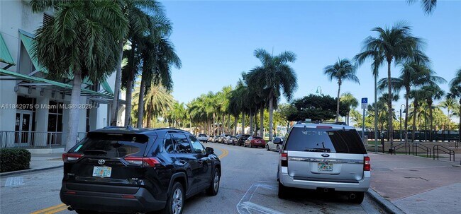 Building Photo - 1750 N Bayshore Dr