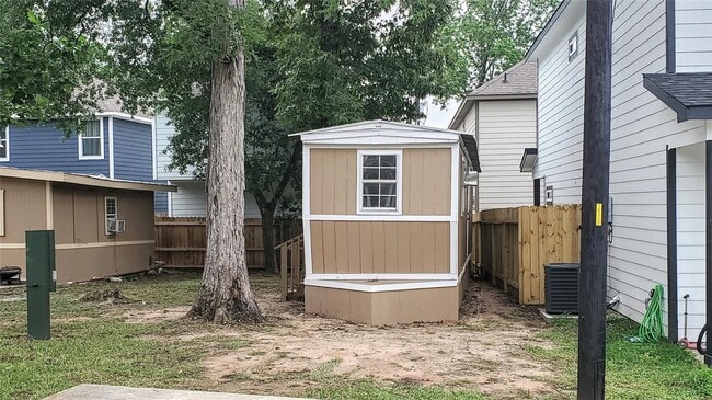 Primary Photo - 16705 Meadowcroft St