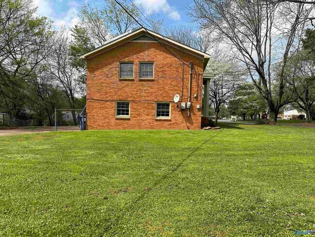 Building Photo - 2601 Rita Ln NW