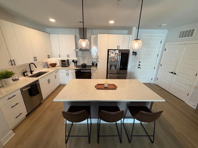 Building Photo - 3101 Govalle Ave