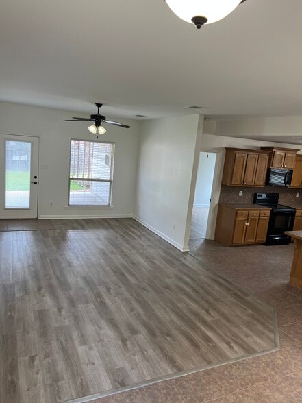 Living Room - 9417 Lockhart Rd