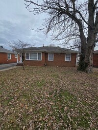 Building Photo - Three Bedroom Home Located in Warren Township near 10th and Franklin Rd