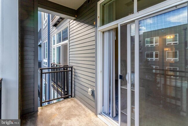 Building Photo - 145 Riverhaven Dr