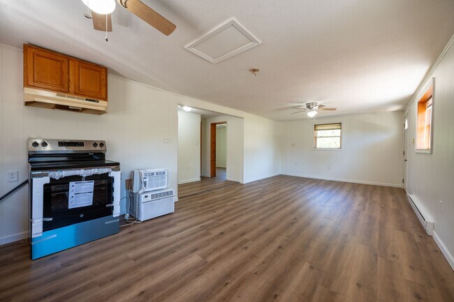 Building Photo - Updated 2 bedroom 1 bath in Fairlawn VA