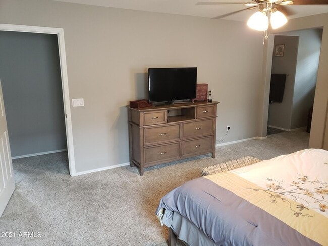 Building Photo - 16345 W Latham St