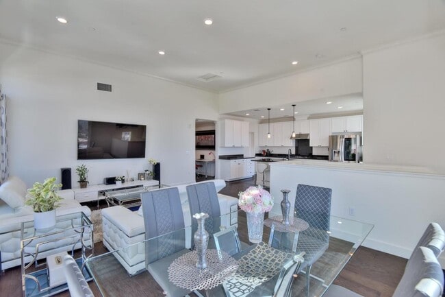 Building Photo - 3089 Valley of Hearts Delight Pl
