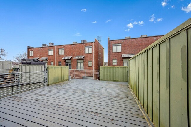 Building Photo - 614 Tennessee St