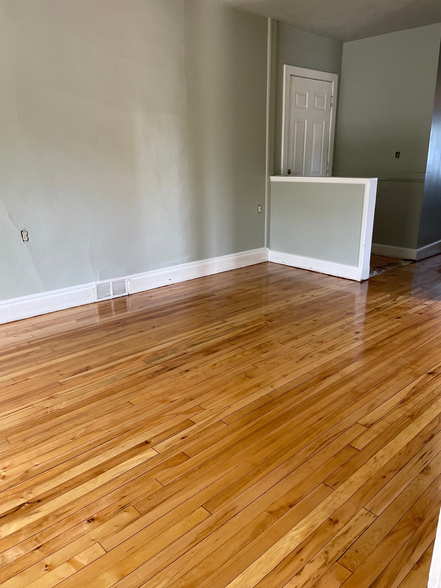 Building Photo - 204 E 4th St