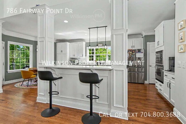 Building Photo - 786 Fairway Point Dr