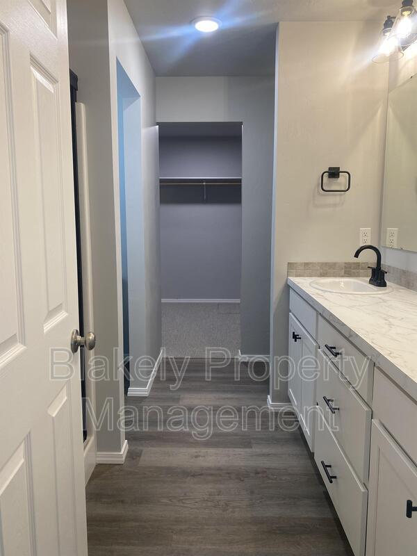 Building Photo - 1415 Carrol Town Wy
