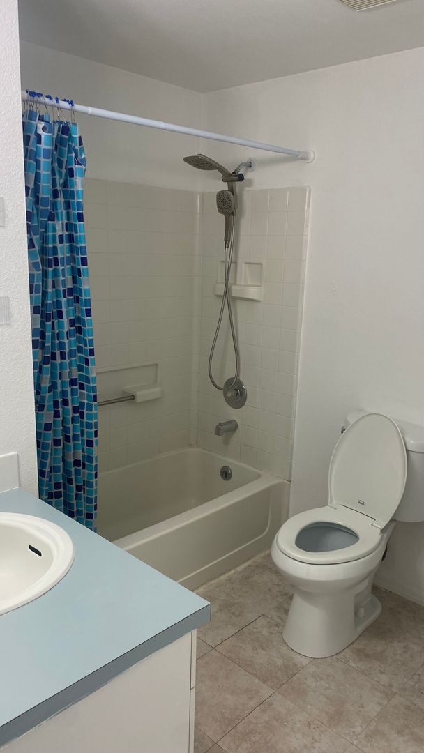 Building Photo - Desirable Milton Home!