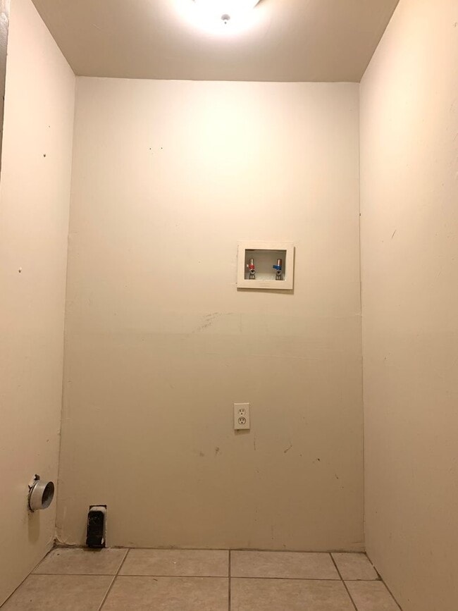 Building Photo - T09