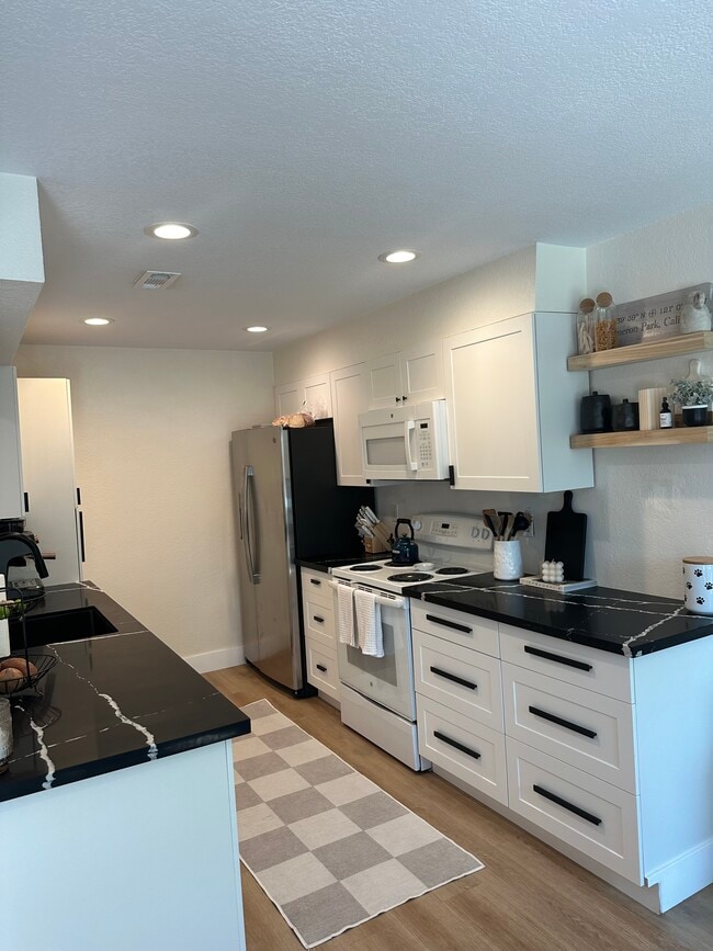 Building Photo - 2851 Hotchkiss Ct