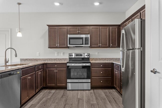 Building Photo - The Groves at 421 *Move In Special*