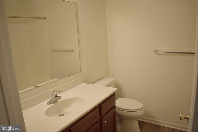 Building Photo - 2752 Roosevelt Dr