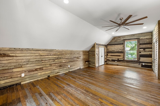 Building Photo - 479 W Park St