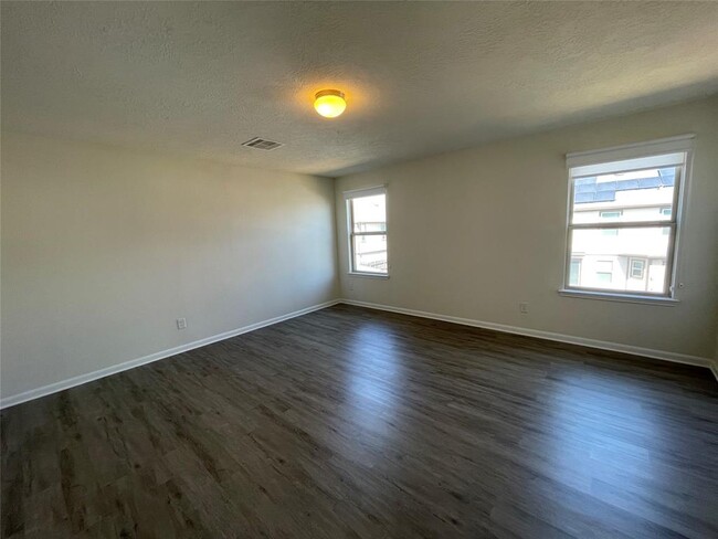 Building Photo - 13022 Mills Creek Meadow Dr