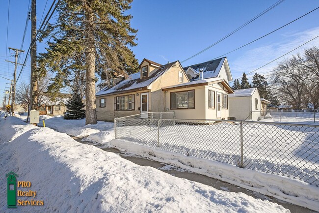 Building Photo - 3 Bedroom Home in Northeast Minneapolis