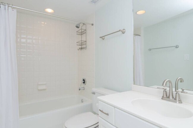 Building Photo - 2400 N Lumina Ave