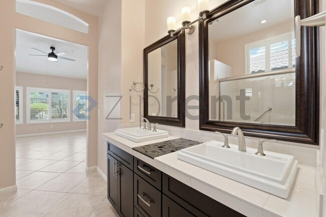 Building Photo - 10457 E Star of the Desert Dr