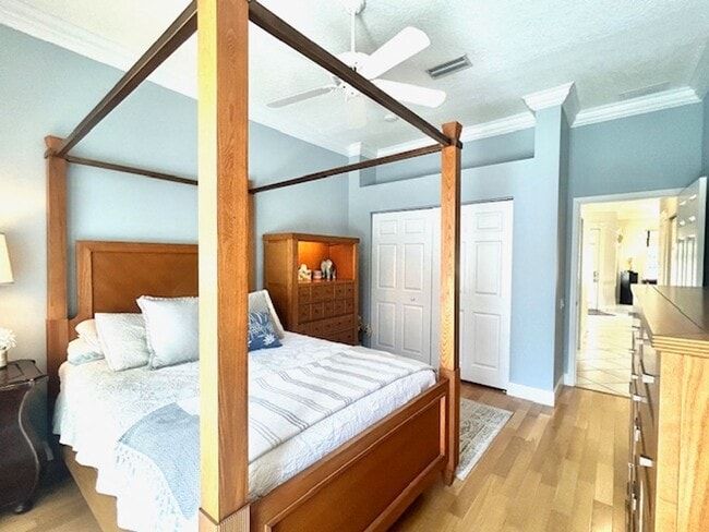 Building Photo - AVAILABLE May 1- 0CT 31ST .FURNISHED/SEASONAL.  3/2 POOL HOME IN ROSEDALE!