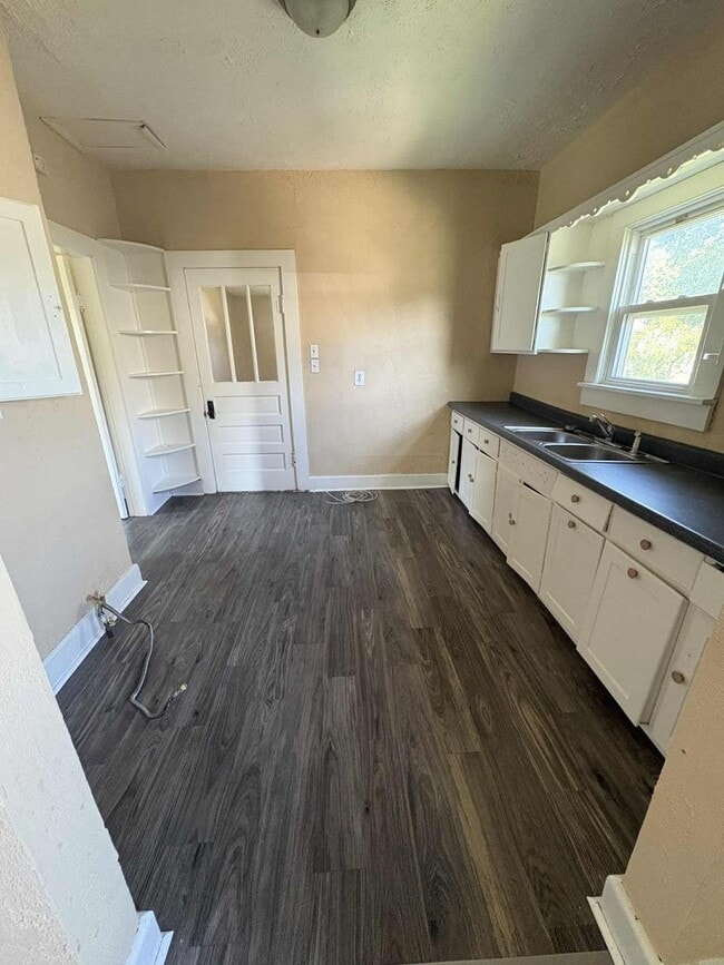 Building Photo - Spacious Home for Rent!