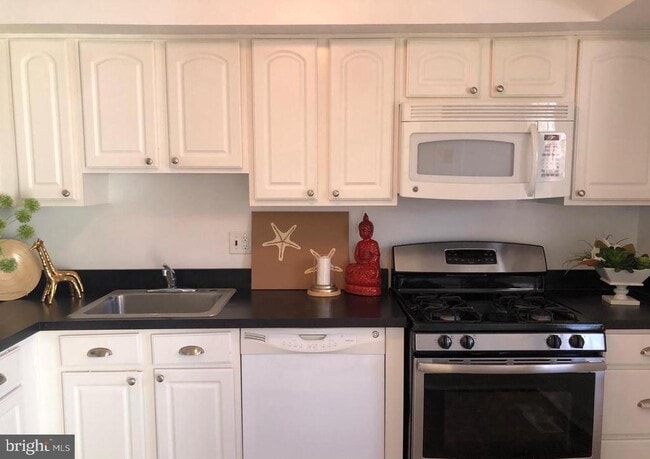 Building Photo - 345 Homeland Southway
