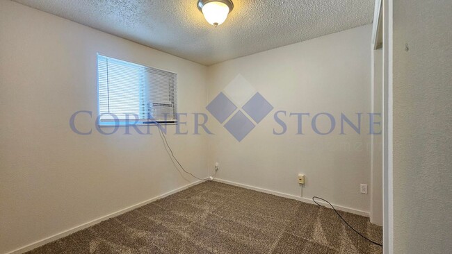 Building Photo - Cozy Duplex in Nampa!