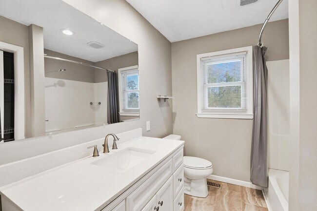 Building Photo - Pet Friendly Rental with no carpet!