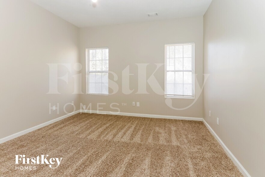 Building Photo - 2324 Sandspring Dr SW