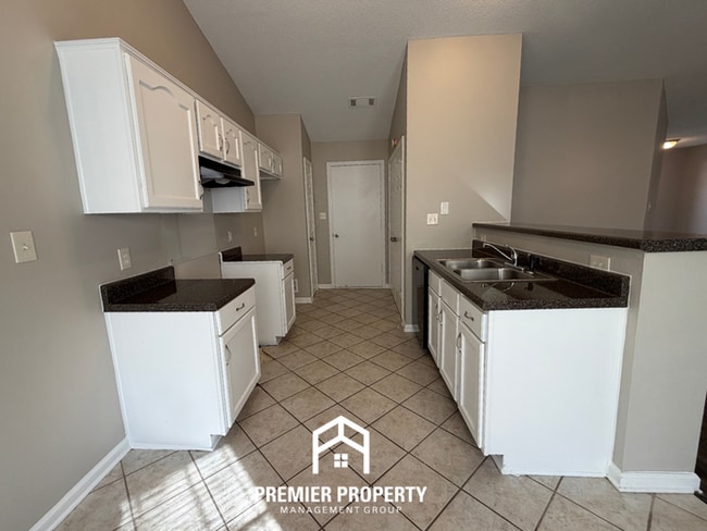 Building Photo - 45 Pine Ridge Cove