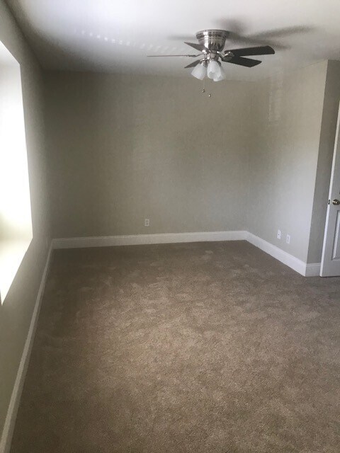 Building Photo - Incredible 5 Bed 2.5 Bath House Located In San Marcos