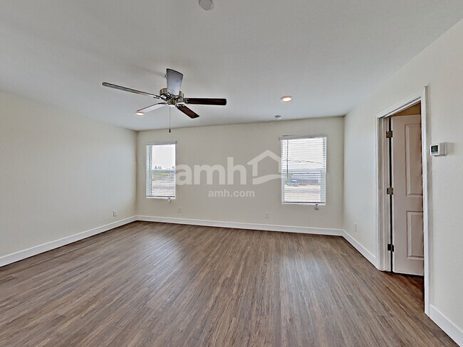 Building Photo - 5949 W Columbine Dr