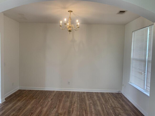 Building Photo - 172 Zinnia Dr