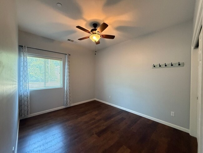 Building Photo - harming 3 bedroom, 2 bathroom single-story...
