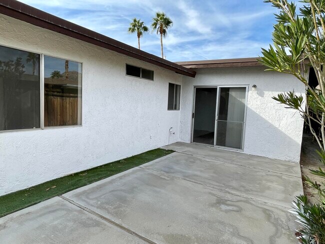 Building Photo - 53910 Avenida Herrera