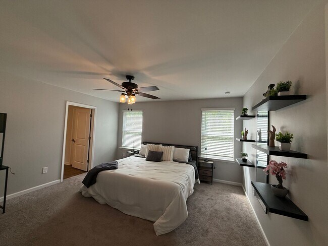 Building Photo - Fully Furnished - Move in Ready - Less than 12 month lease in SNEADS FERRY