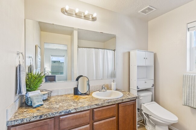 Building Photo - Cute Caldwell Home