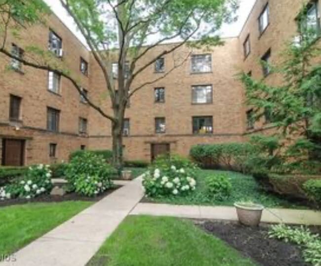 Building Photo - 1557 Monroe Ave