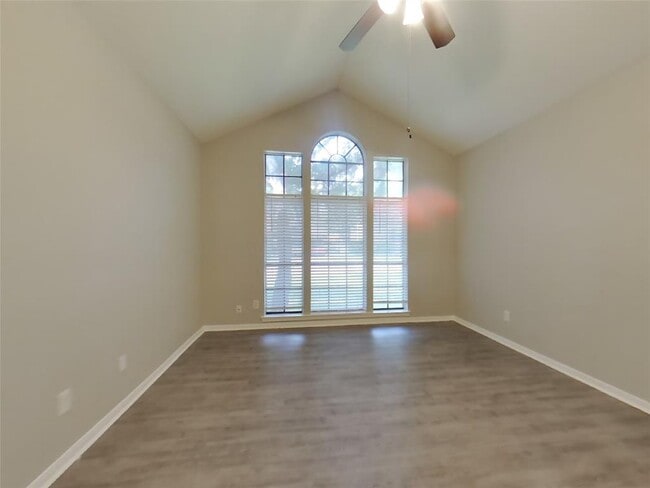 Building Photo - 13822 Cantwell Dr