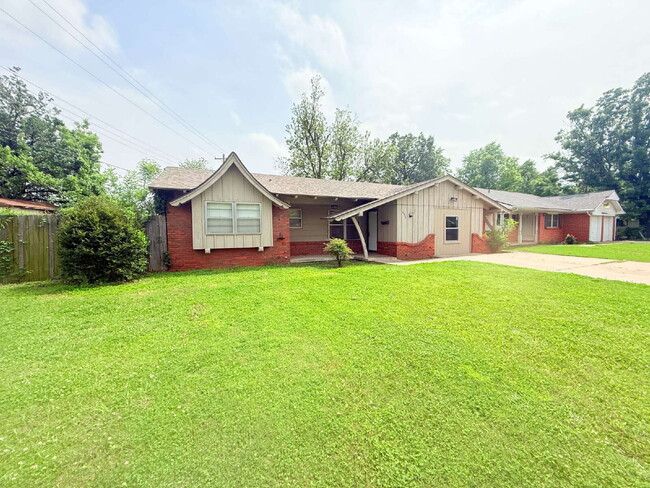 Building Photo - 4 Bedroom in South OKC
