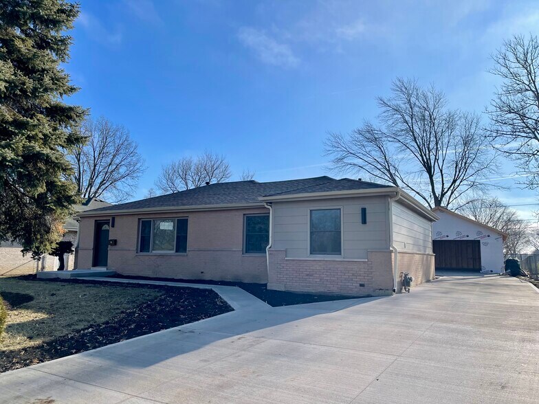 Building Photo - 15 Bradley Ln