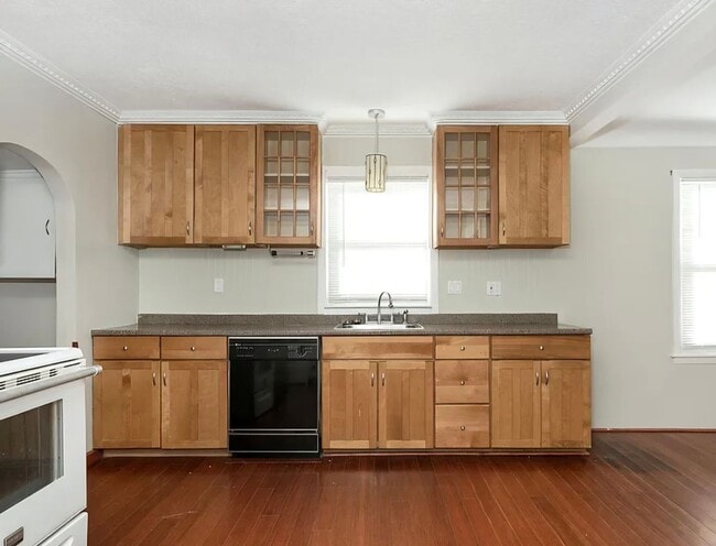 Building Photo - Updated 4 bedroom in Roseville