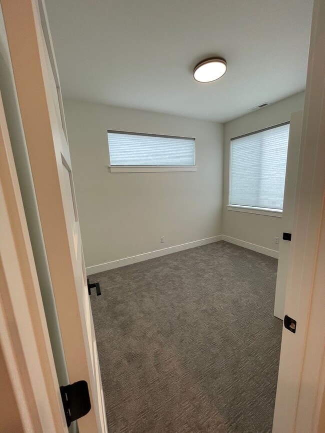 Building Photo - 513 Spaniel Ln