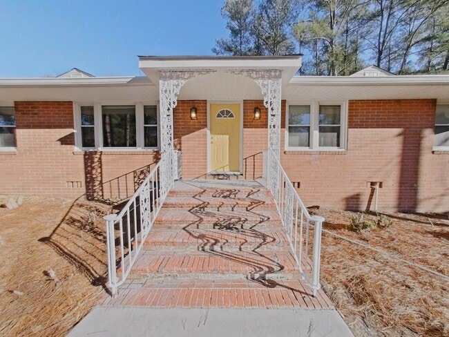 Building Photo - 2001 Wren Rd