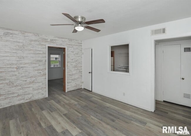 Building Photo - 609 23rd St
