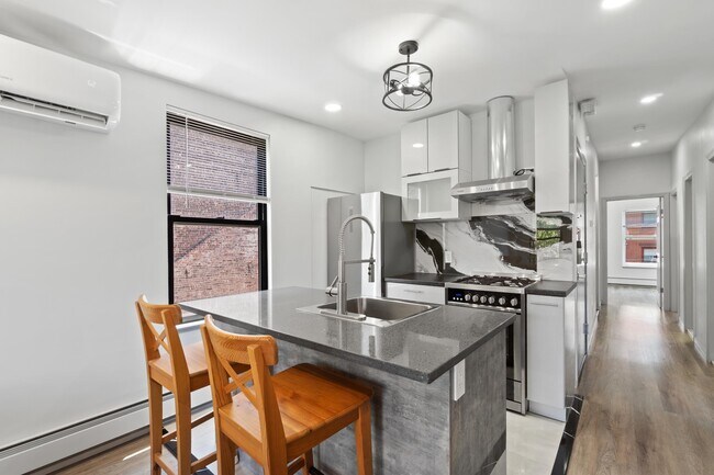 Building Photo - 232 1st St