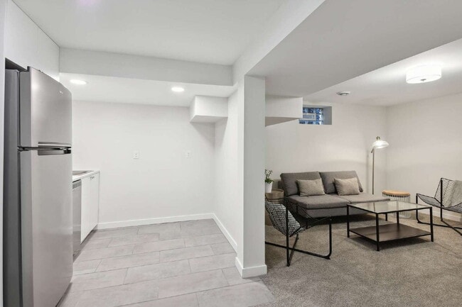 Building Photo - Charming 3-Bed Duplex in Vibrant Minneapolis Neighborhood