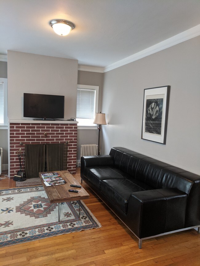 Building Photo - 623 SW Sherman St