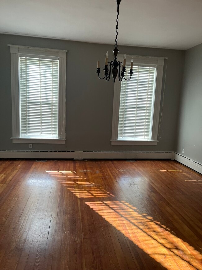 Building Photo - 200 E Main St